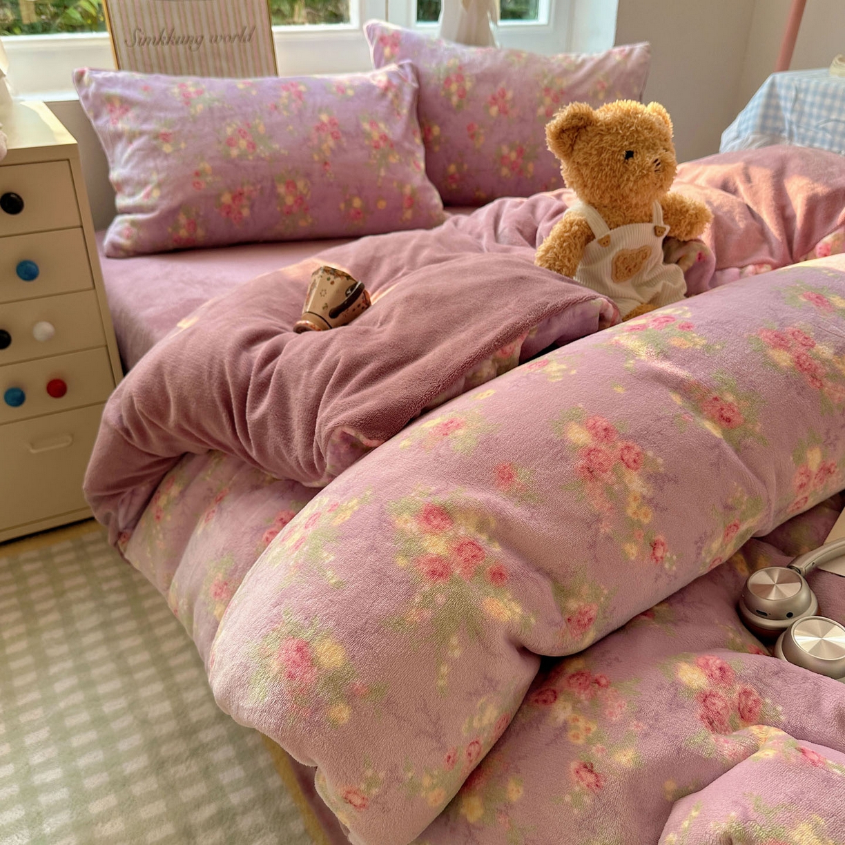 91家纺网 家纺一手货源 找家纺 优选 2025新款小清新加厚高克重牛奶绒四件套直播热款新花型更新 花团锦簇