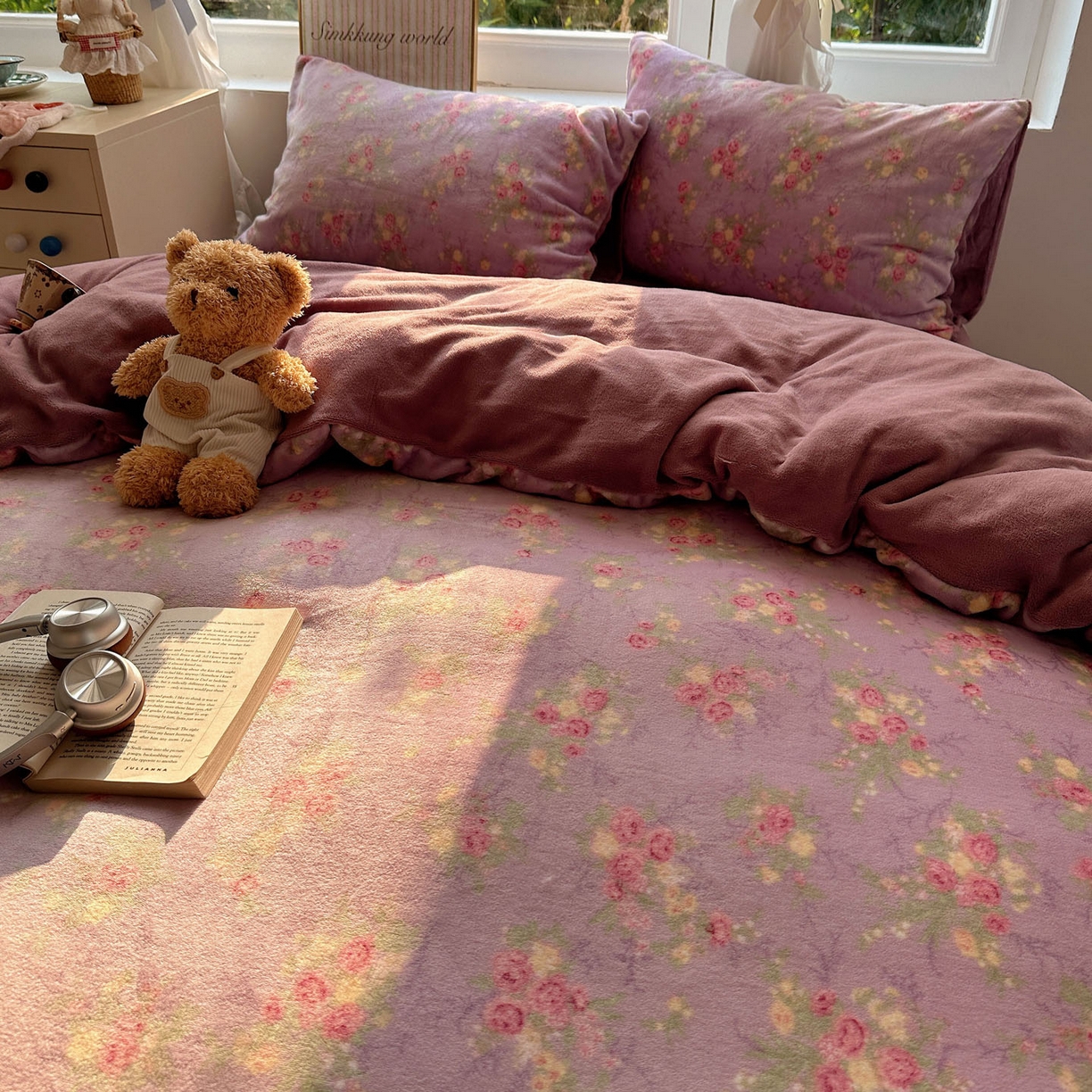 91家纺网 家纺一手货源 找家纺 优选 2025新款小清新加厚高克重牛奶绒四件套直播热款新花型更新 花团锦簇