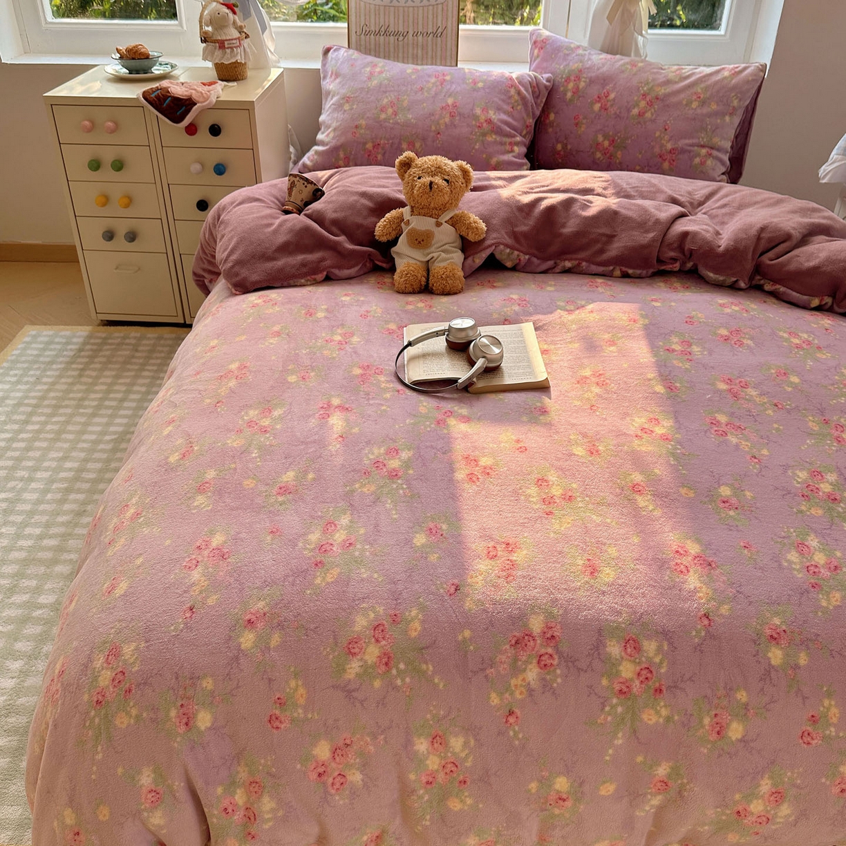 91家纺网 家纺一手货源 找家纺 优选 2025新款小清新加厚高克重牛奶绒四件套直播热款新花型更新 花团锦簇