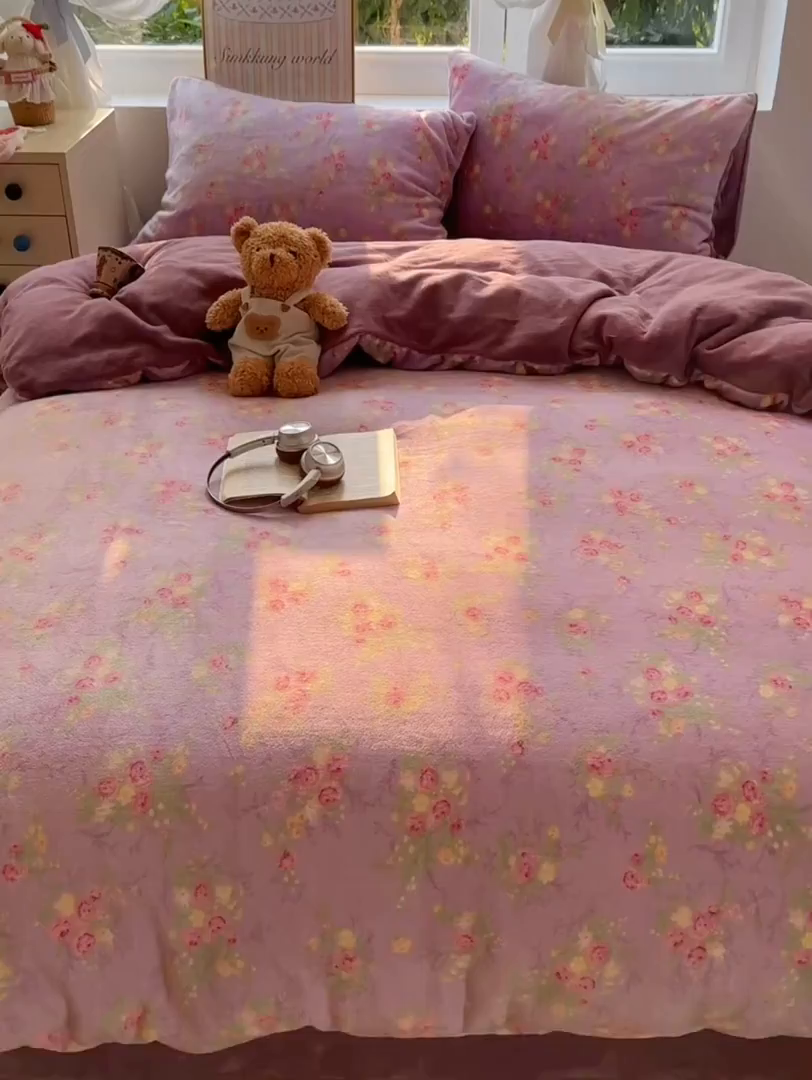 91家纺网 家纺一手货源 找家纺 优选 2025新款小清新加厚高克重牛奶绒四件套直播热款新花型更新 花团锦簇