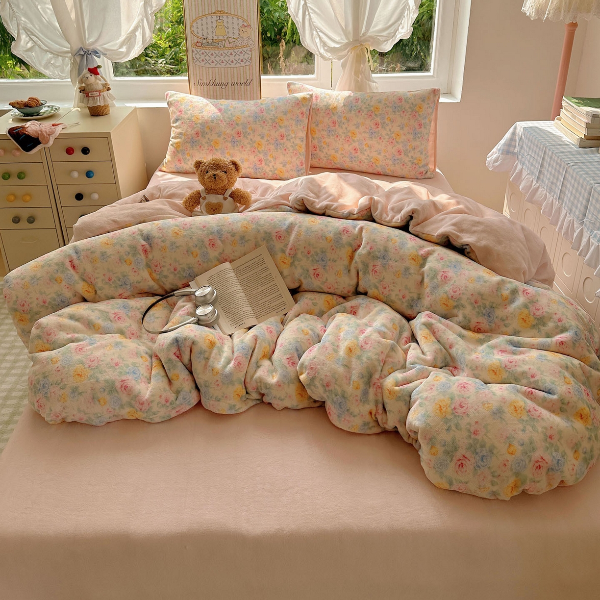 91家纺网 家纺一手货源 找家纺 优选 2025新款小清新加厚高克重牛奶绒四件套直播热款新花型更新 春意满园