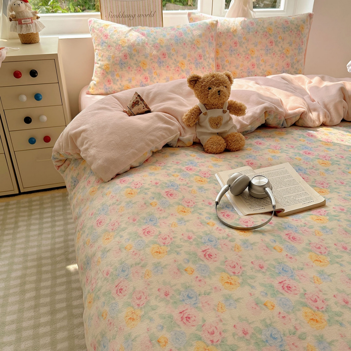 91家纺网 家纺一手货源 找家纺 优选 2025新款小清新加厚高克重牛奶绒四件套直播热款新花型更新 春意满园