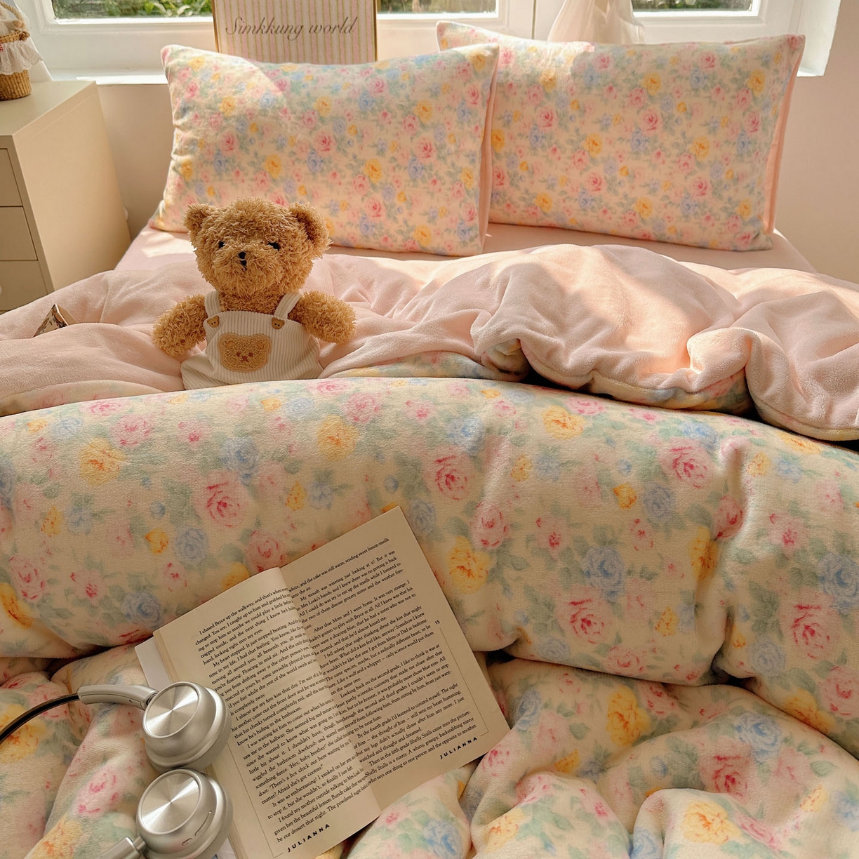 91家纺网 家纺一手货源 找家纺 优选 2025新款小清新加厚高克重牛奶绒四件套直播热款新花型更新 春意满园