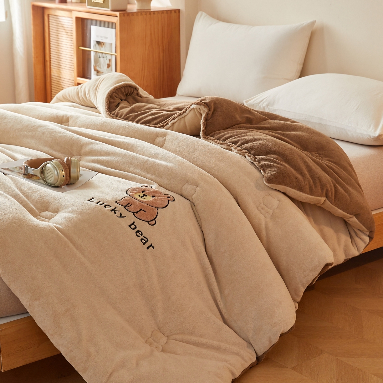 91家纺网 家纺一手货源 找家纺 （总）慕尚家纺 2026新款牛奶绒毛巾绣冬被被子被芯-维尼熊