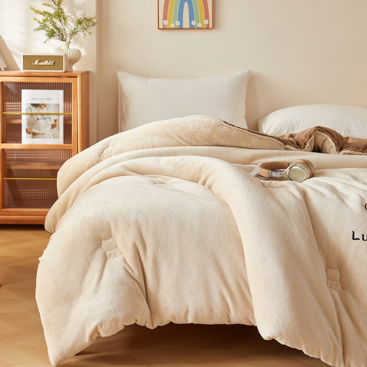 91家纺网 家纺一手货源 找家纺 （总）慕尚家纺 2026新款牛奶绒毛巾绣冬被被子被芯-维尼熊