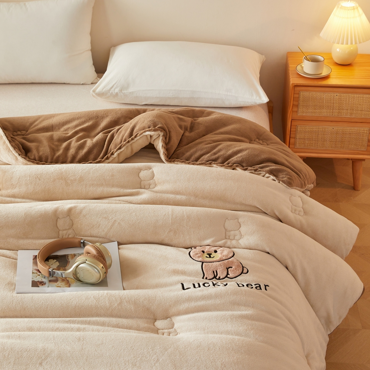 91家纺网 家纺一手货源 找家纺 （总）慕尚家纺 2026新款牛奶绒毛巾绣冬被被子被芯-维尼熊