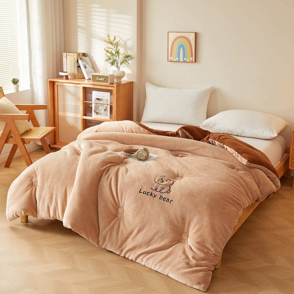 91家纺网 家纺一手货源 找家纺 慕尚家纺 2026新款牛奶绒毛巾绣冬被被子被芯-维尼熊 维尼熊-咖