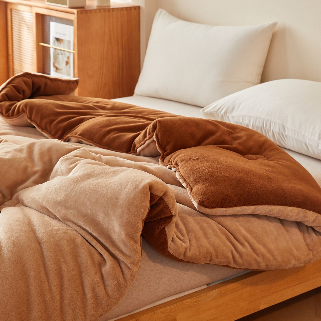 91家纺网 家纺一手货源 找家纺 慕尚家纺 2026新款牛奶绒毛巾绣冬被被子被芯-维尼熊 维尼熊-咖