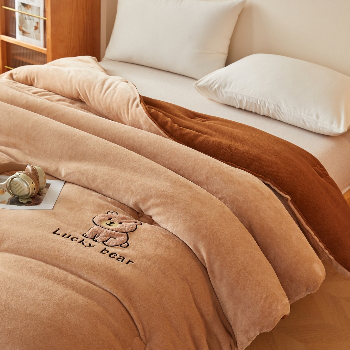 91家纺网 家纺一手货源 找家纺 慕尚家纺 2026新款牛奶绒毛巾绣冬被被子被芯-维尼熊 维尼熊-咖