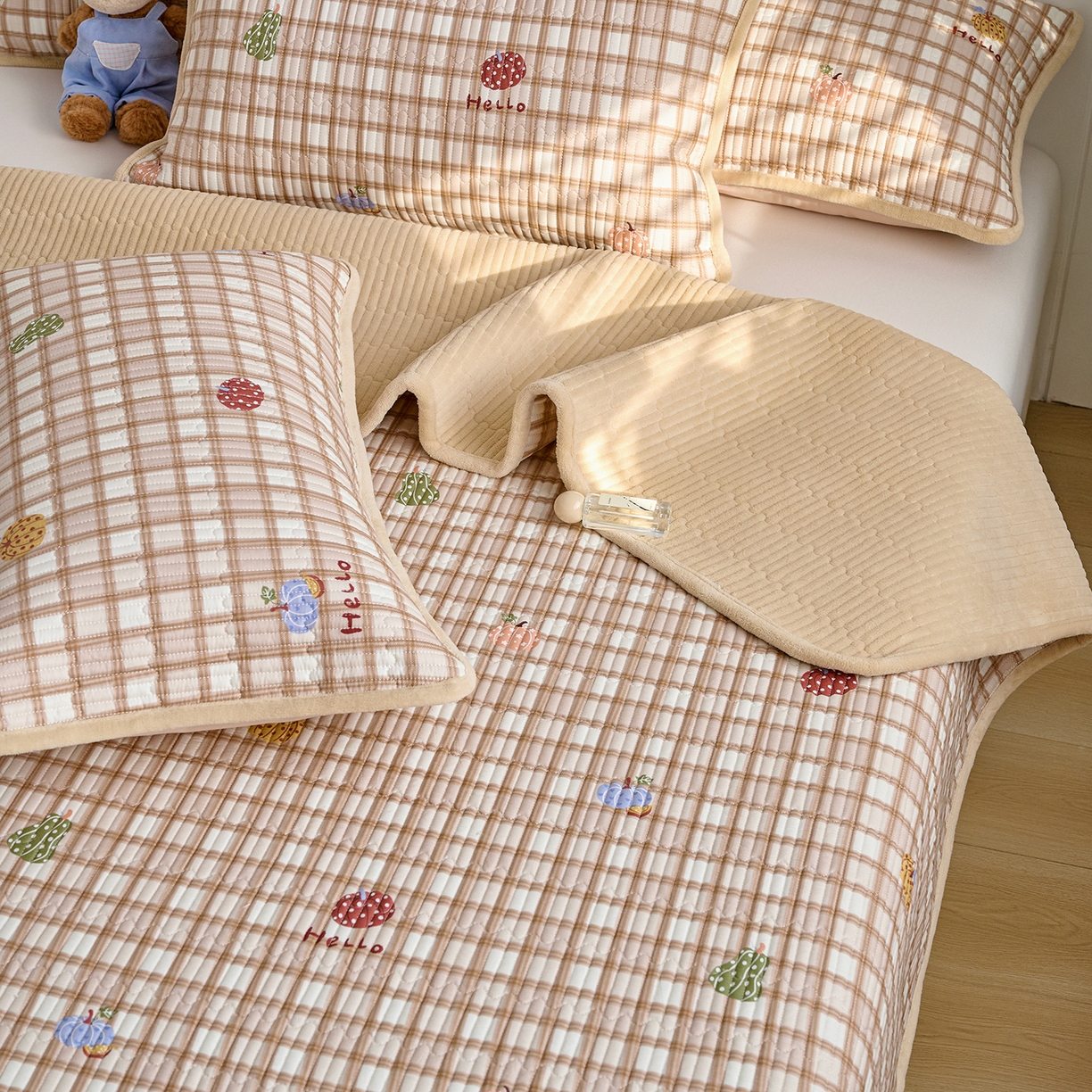 91家纺网 家纺一手货源 找家纺 X猫先生 2026新品A全棉B牛奶绒床盖一面全棉一面牛奶绒床盖炕盖加厚床单床垫四季款系列三 焦糖南瓜格（A棉B棉）