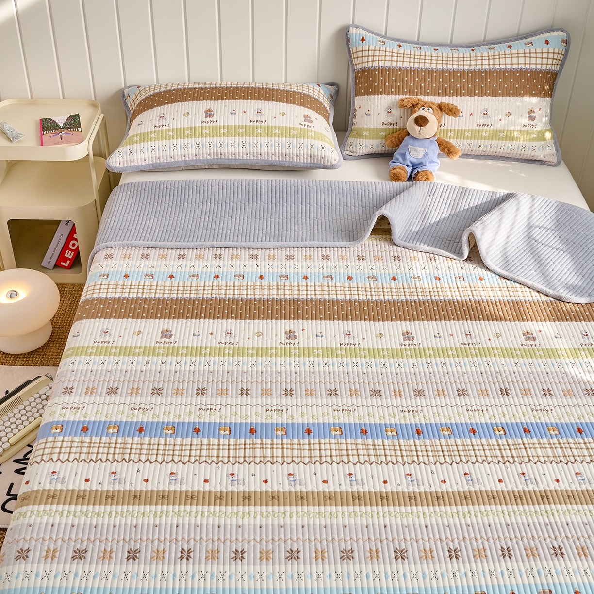 91家纺网 家纺一手货源 找家纺 X猫先生 2026新品A全棉B牛奶绒床盖一面全棉一面牛奶绒床盖炕盖加厚床单床垫四季款系列三 童年往事（A棉B绒）