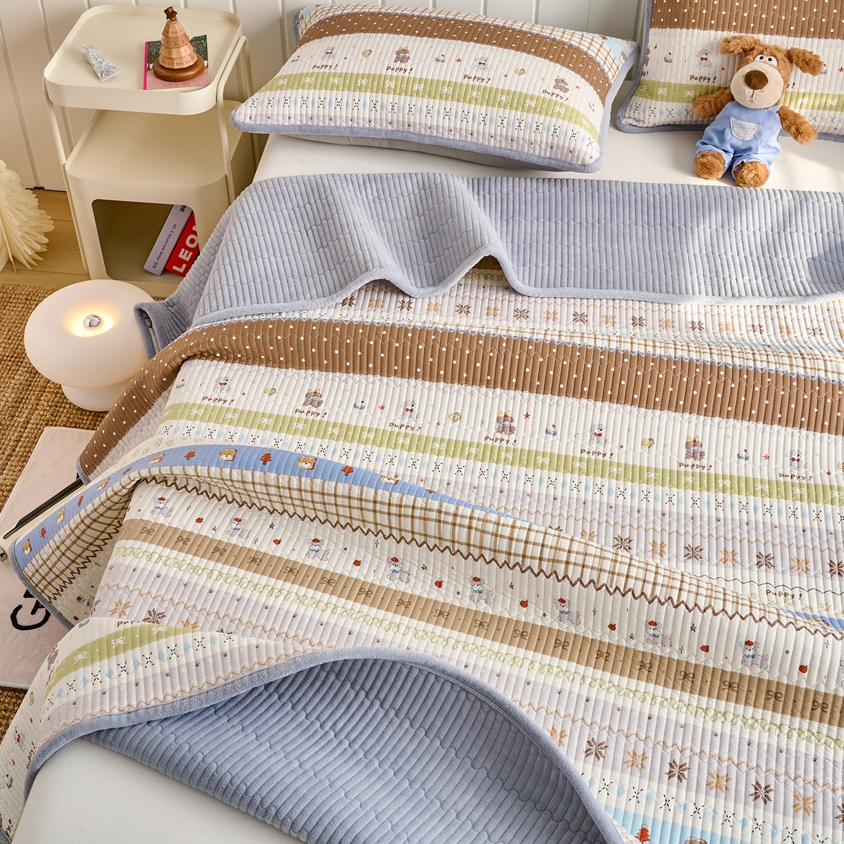 91家纺网 家纺一手货源 找家纺 X猫先生 2026新品A全棉B牛奶绒床盖一面全棉一面牛奶绒床盖炕盖加厚床单床垫四季款系列三 童年往事（A棉B绒）