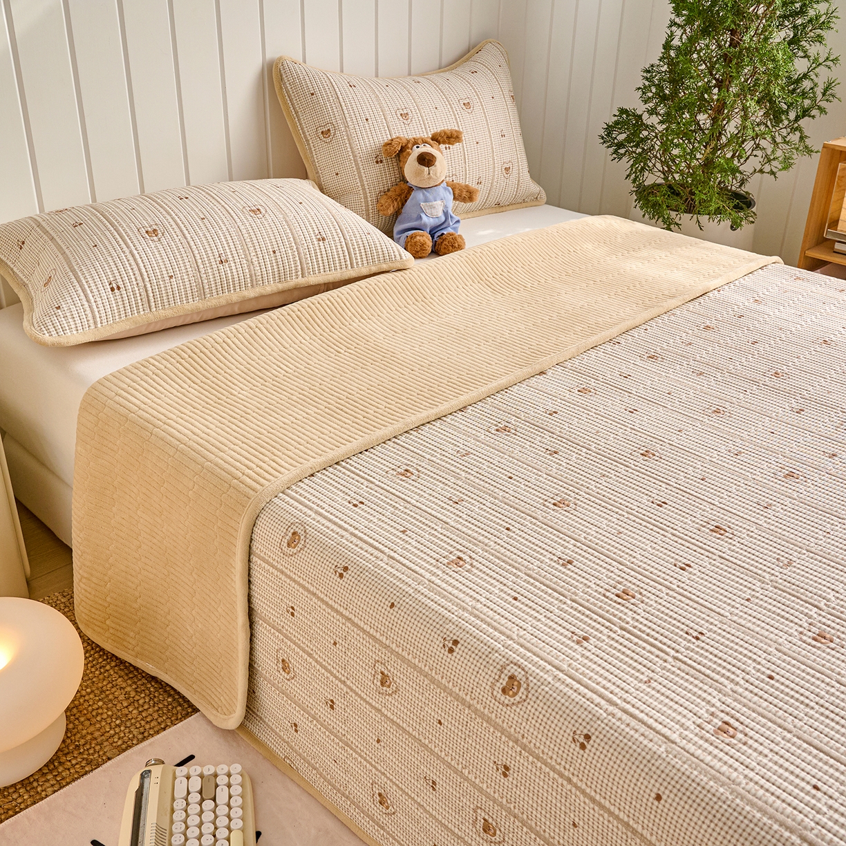 91家纺网 家纺一手货源 找家纺 X猫先生 2026新品A全棉B牛奶绒床盖一面全棉一面牛奶绒床盖炕盖加厚床单床垫四季款系列三 熊熊告白(A棉B绒）