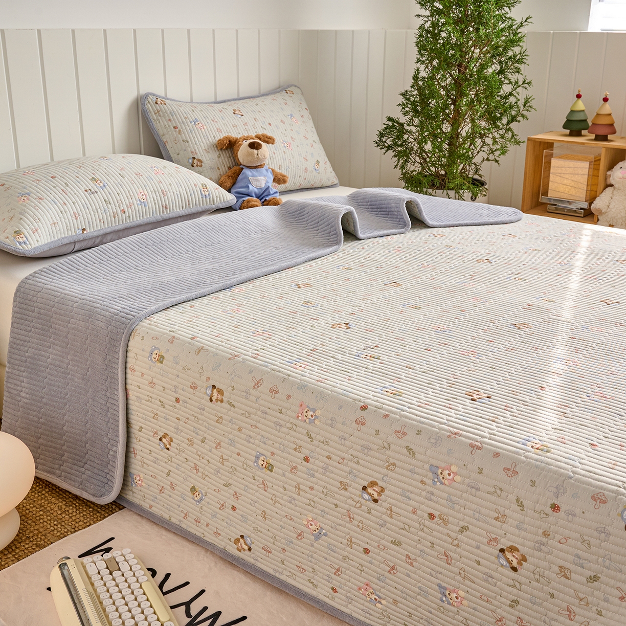 91家纺网 家纺一手货源 找家纺 X猫先生 2026新品A全棉B牛奶绒床盖一面全棉一面牛奶绒床盖炕盖加厚床单床垫四季款系列三 蘑菇小镇（A棉B绒）