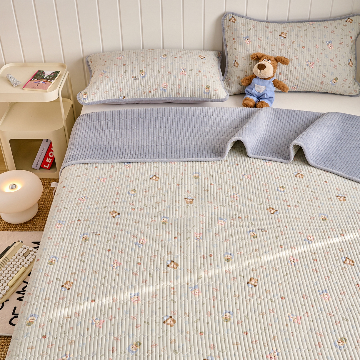 91家纺网 家纺一手货源 找家纺 X猫先生 2026新品A全棉B牛奶绒床盖一面全棉一面牛奶绒床盖炕盖加厚床单床垫四季款系列三 蘑菇小镇（A棉B绒）