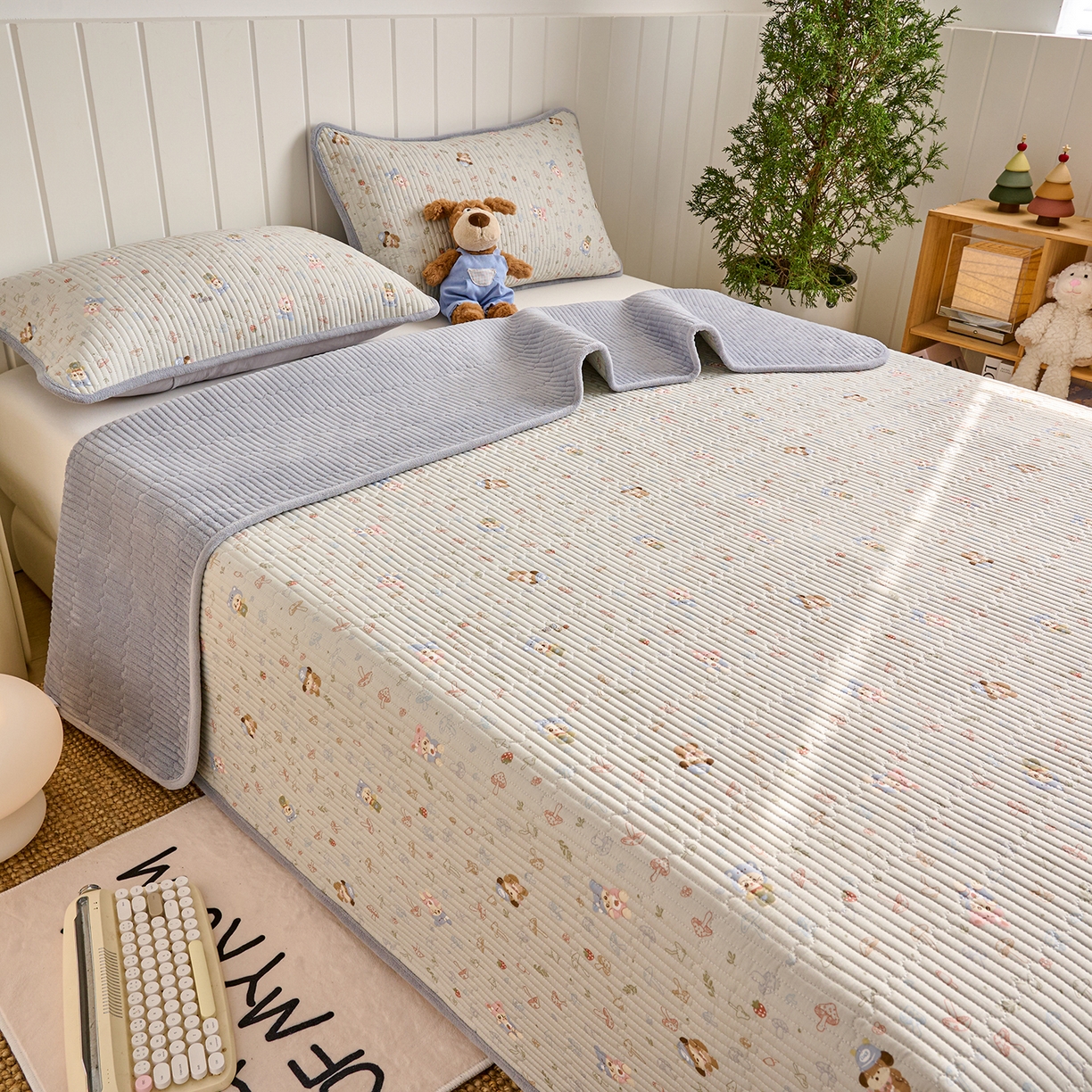 91家纺网 家纺一手货源 找家纺 X猫先生 2026新品A全棉B牛奶绒床盖一面全棉一面牛奶绒床盖炕盖加厚床单床垫四季款系列三 蘑菇小镇（A棉B绒）