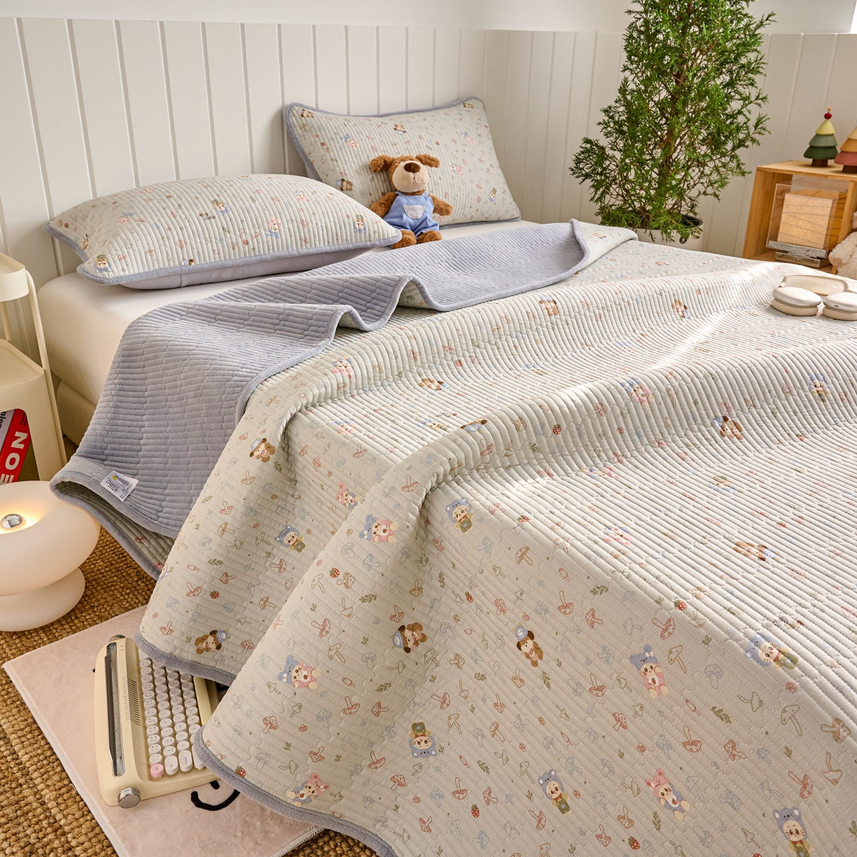 91家纺网 家纺一手货源 找家纺 X猫先生 2026新品A全棉B牛奶绒床盖一面全棉一面牛奶绒床盖炕盖加厚床单床垫四季款系列三 蘑菇小镇（A棉B绒）