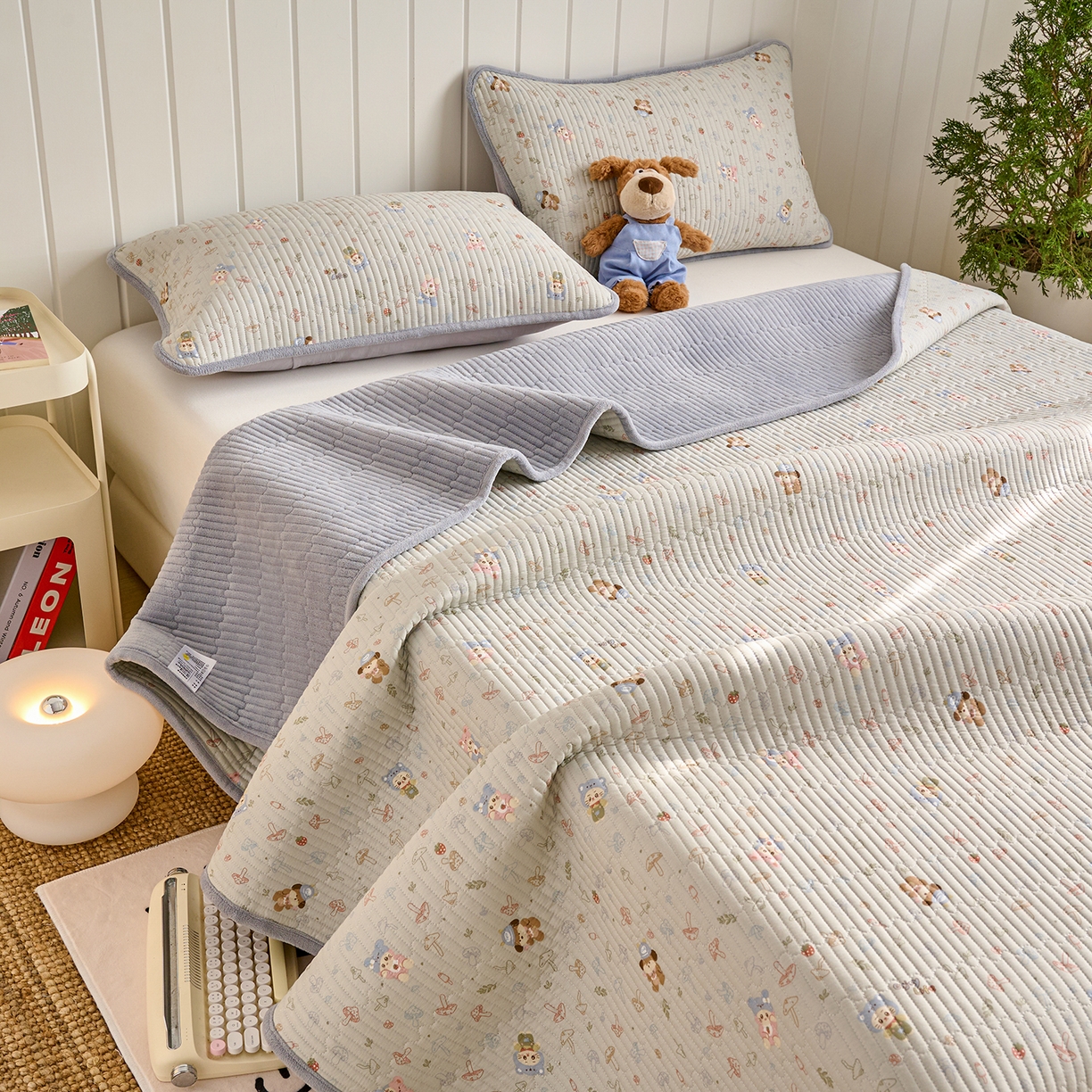 91家纺网 家纺一手货源 找家纺 X猫先生 2026新品A全棉B牛奶绒床盖一面全棉一面牛奶绒床盖炕盖加厚床单床垫四季款系列三 蘑菇小镇（A棉B绒）