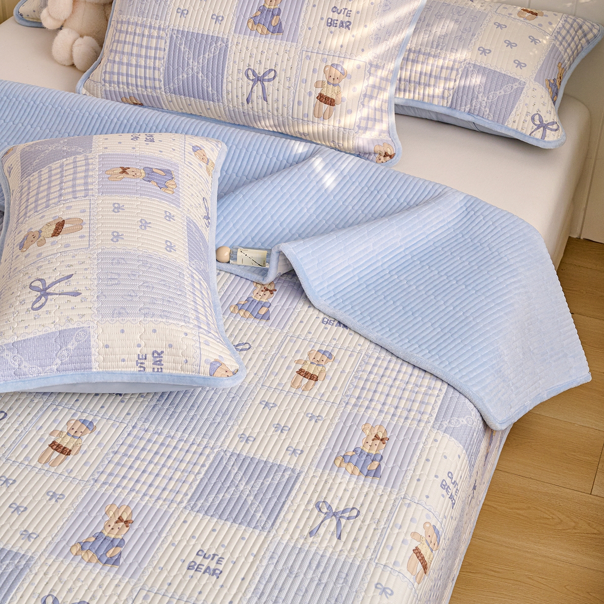 91家纺网 家纺一手货源 找家纺 X猫先生 2026新品A全棉B牛奶绒床盖一面全棉一面牛奶绒床盖炕盖加厚床单床垫四季款系列三 蓝格童话（A棉B绒）