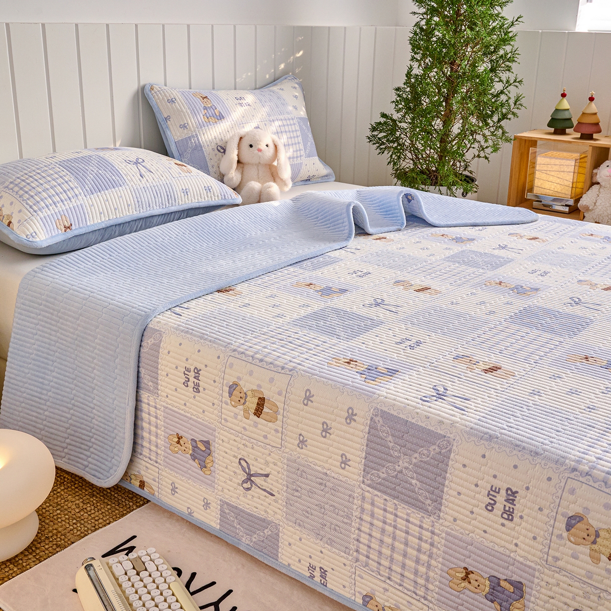 91家纺网 家纺一手货源 找家纺 X猫先生 2026新品A全棉B牛奶绒床盖一面全棉一面牛奶绒床盖炕盖加厚床单床垫四季款系列三 蓝格童话（A棉B绒）