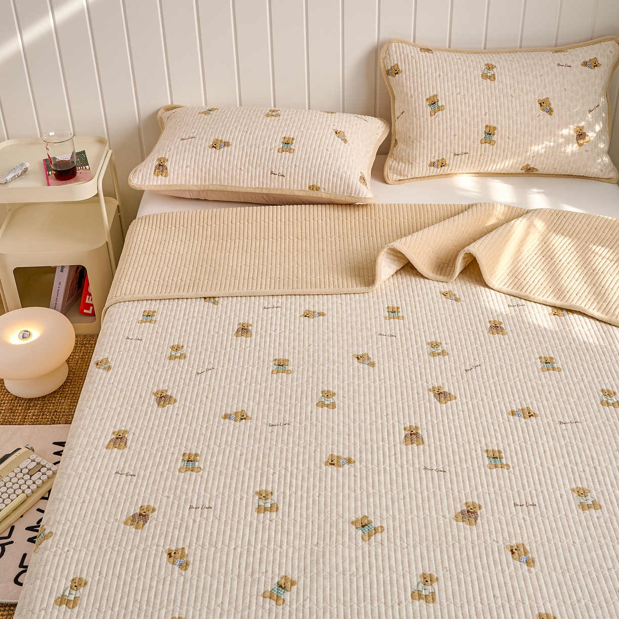 91家纺网 家纺一手货源 找家纺 X猫先生 2026新品A全棉B牛奶绒床盖一面全棉一面牛奶绒床盖炕盖加厚床单床垫四季款系列三 趴趴熊(A棉B绒）