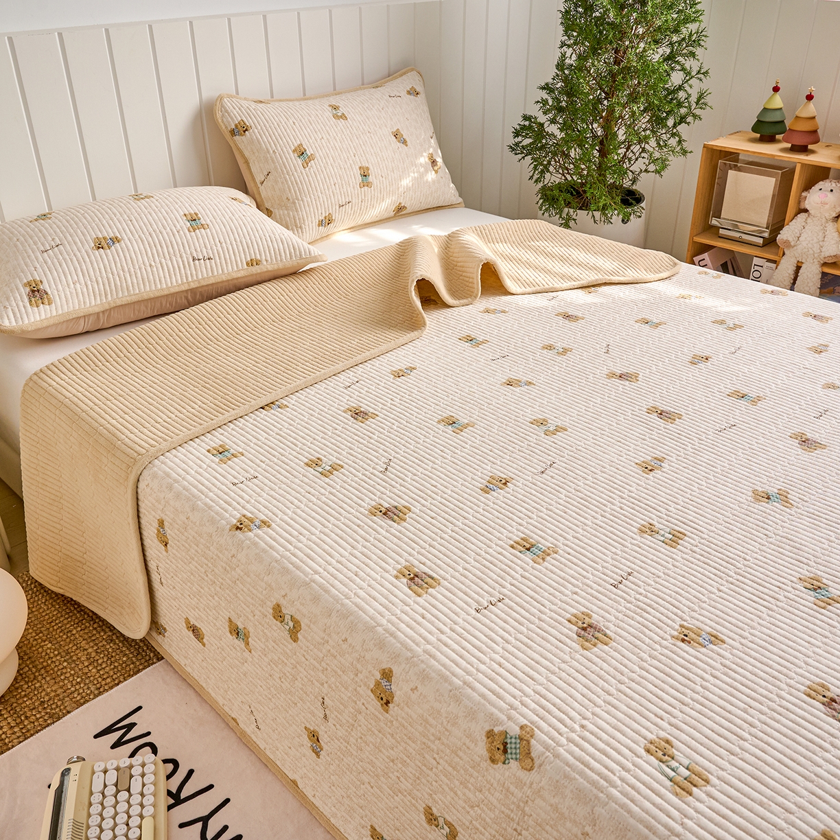 91家纺网 家纺一手货源 找家纺 X猫先生 2026新品A全棉B牛奶绒床盖一面全棉一面牛奶绒床盖炕盖加厚床单床垫四季款系列三 趴趴熊(A棉B绒）