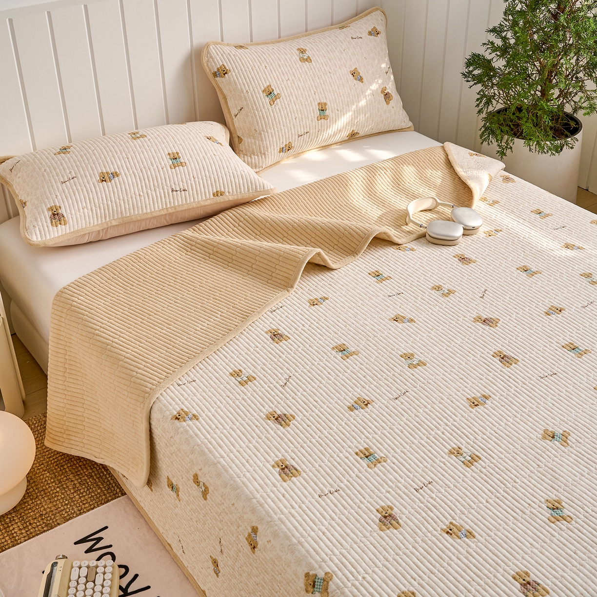 91家纺网 家纺一手货源 找家纺 X猫先生 2026新品A全棉B牛奶绒床盖一面全棉一面牛奶绒床盖炕盖加厚床单床垫四季款系列三 趴趴熊(A棉B绒）