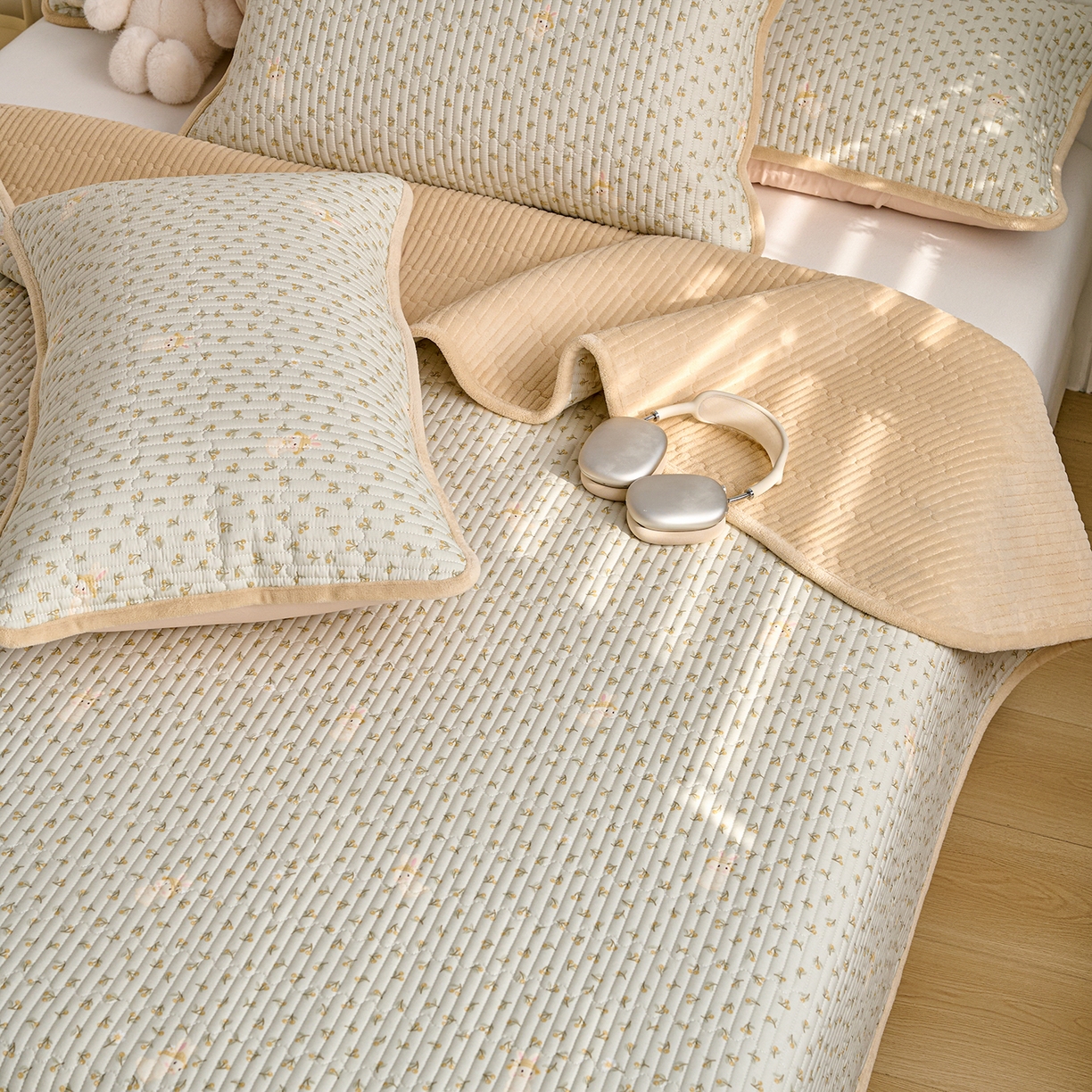 91家纺网 家纺一手货源 找家纺 X猫先生 2026新品A全棉B牛奶绒床盖一面全棉一面牛奶绒床盖炕盖加厚床单床垫四季款系列三 春游兔兔（A棉B绒）