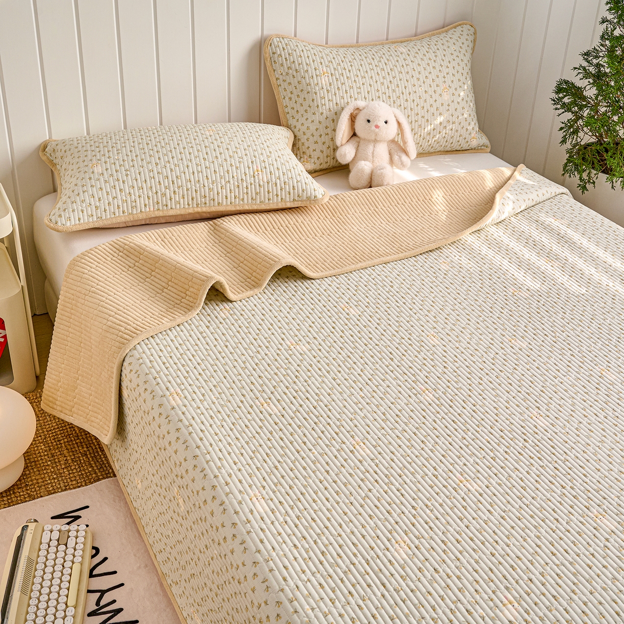 91家纺网 家纺一手货源 找家纺 X猫先生 2026新品A全棉B牛奶绒床盖一面全棉一面牛奶绒床盖炕盖加厚床单床垫四季款系列三 春游兔兔（A棉B绒）