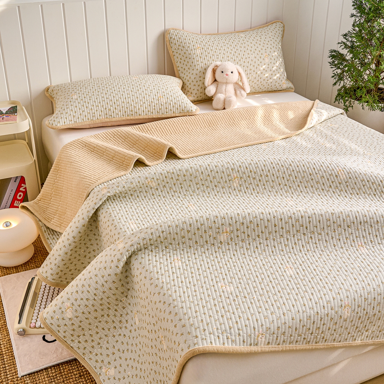 91家纺网 家纺一手货源 找家纺 X猫先生 2026新品A全棉B牛奶绒床盖一面全棉一面牛奶绒床盖炕盖加厚床单床垫四季款系列三 春游兔兔（A棉B绒）