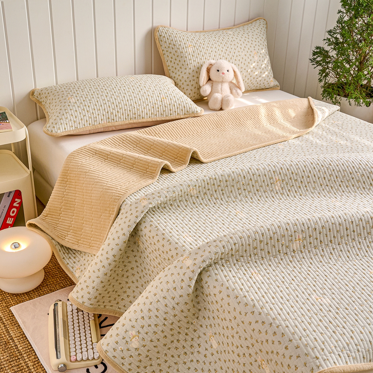 91家纺网 家纺一手货源 找家纺 X猫先生 2026新品A全棉B牛奶绒床盖一面全棉一面牛奶绒床盖炕盖加厚床单床垫四季款系列三 春游兔兔（A棉B绒）