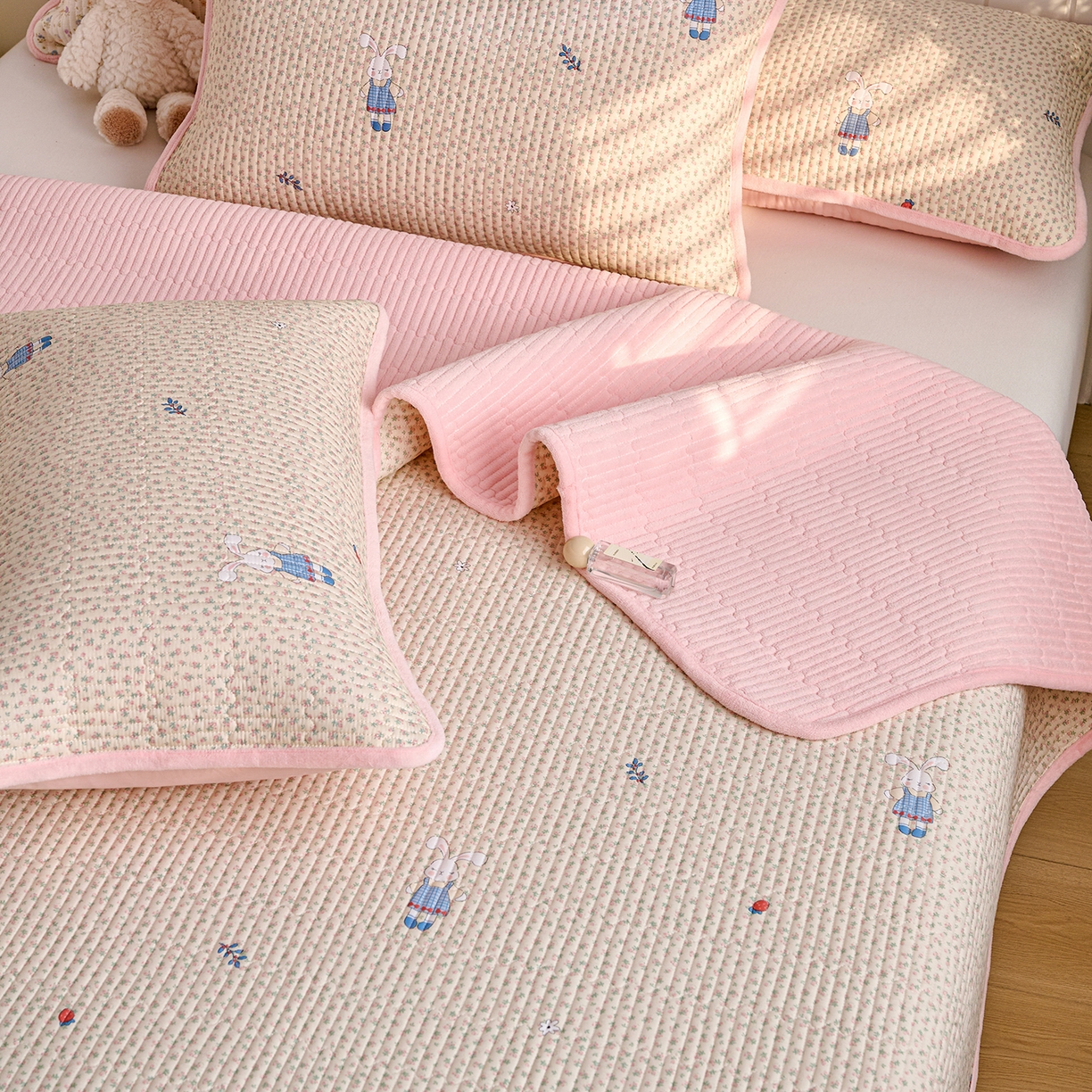 91家纺网 家纺一手货源 找家纺 X猫先生 2026新品A全棉B牛奶绒床盖一面全棉一面牛奶绒床盖炕盖加厚床单床垫四季款系列三 奶呼小兔（A棉B绒）