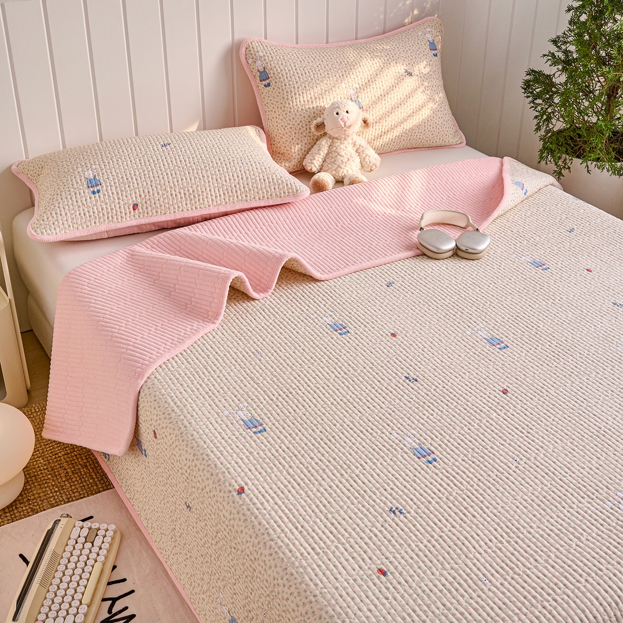 91家纺网 家纺一手货源 找家纺 X猫先生 2026新品A全棉B牛奶绒床盖一面全棉一面牛奶绒床盖炕盖加厚床单床垫四季款系列三 奶呼小兔（A棉B绒）