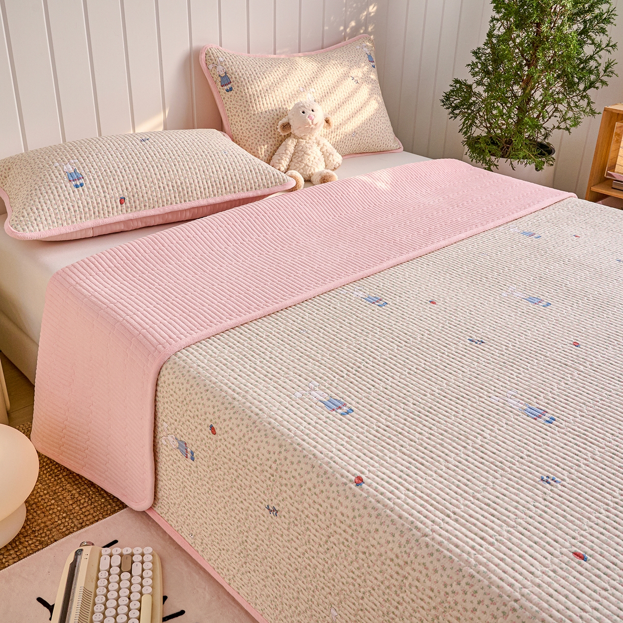 91家纺网 家纺一手货源 找家纺 X猫先生 2026新品A全棉B牛奶绒床盖一面全棉一面牛奶绒床盖炕盖加厚床单床垫四季款系列三 奶呼小兔（A棉B绒）