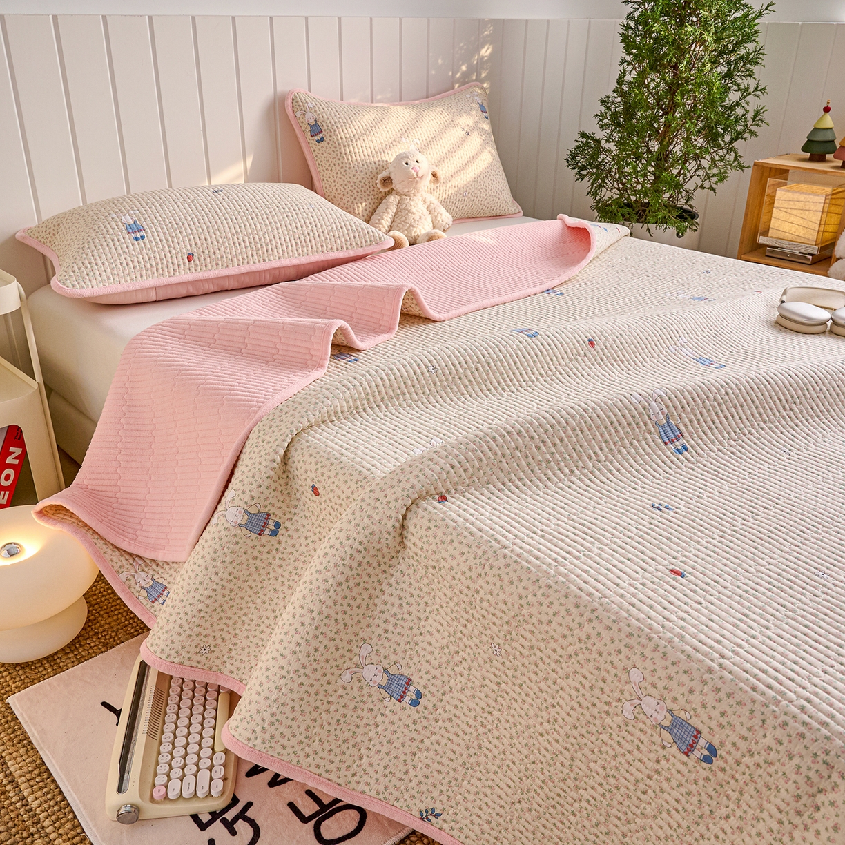 91家纺网 家纺一手货源 找家纺 X猫先生 2026新品A全棉B牛奶绒床盖一面全棉一面牛奶绒床盖炕盖加厚床单床垫四季款系列三 奶呼小兔（A棉B绒）