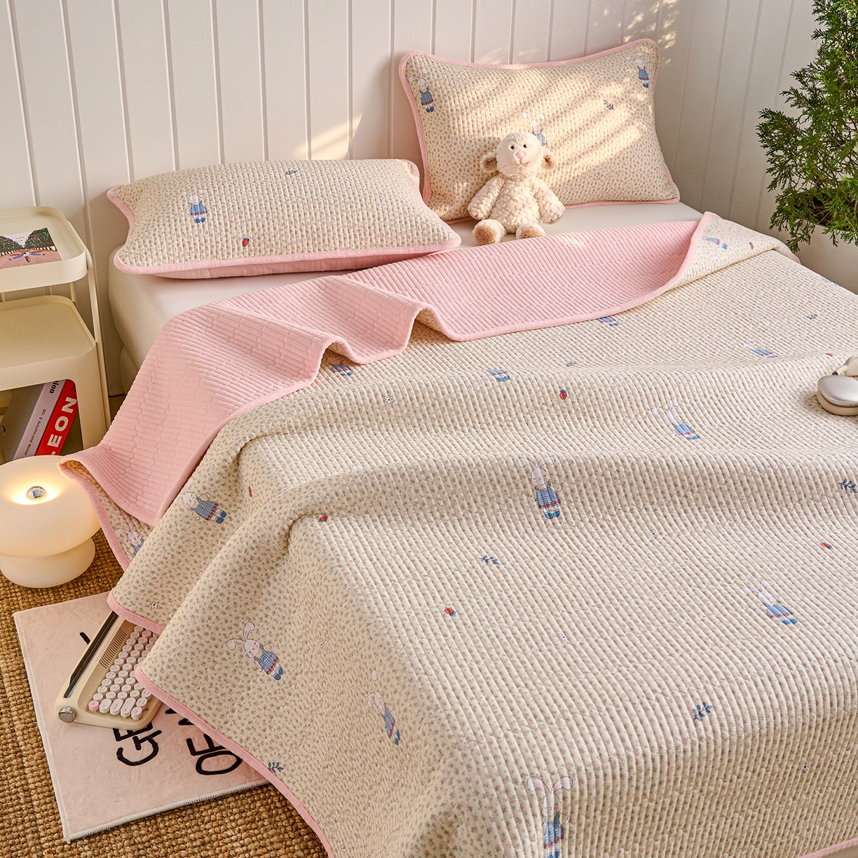 91家纺网 家纺一手货源 找家纺 X猫先生 2026新品A全棉B牛奶绒床盖一面全棉一面牛奶绒床盖炕盖加厚床单床垫四季款系列三 奶呼小兔（A棉B绒）