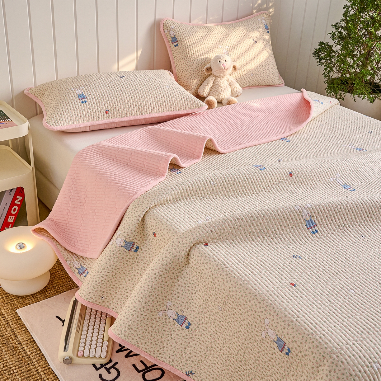 91家纺网 家纺一手货源 找家纺 X猫先生 2026新品A全棉B牛奶绒床盖一面全棉一面牛奶绒床盖炕盖加厚床单床垫四季款系列三 奶呼小兔（A棉B绒）