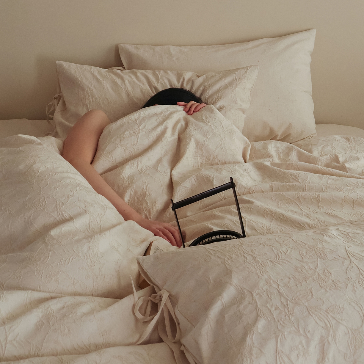 91家纺网 家纺一手货源 找家纺 极简 2026新款全棉亚麻浮雕提花四件套（控价：小号195标准295加大313） 花语入梦