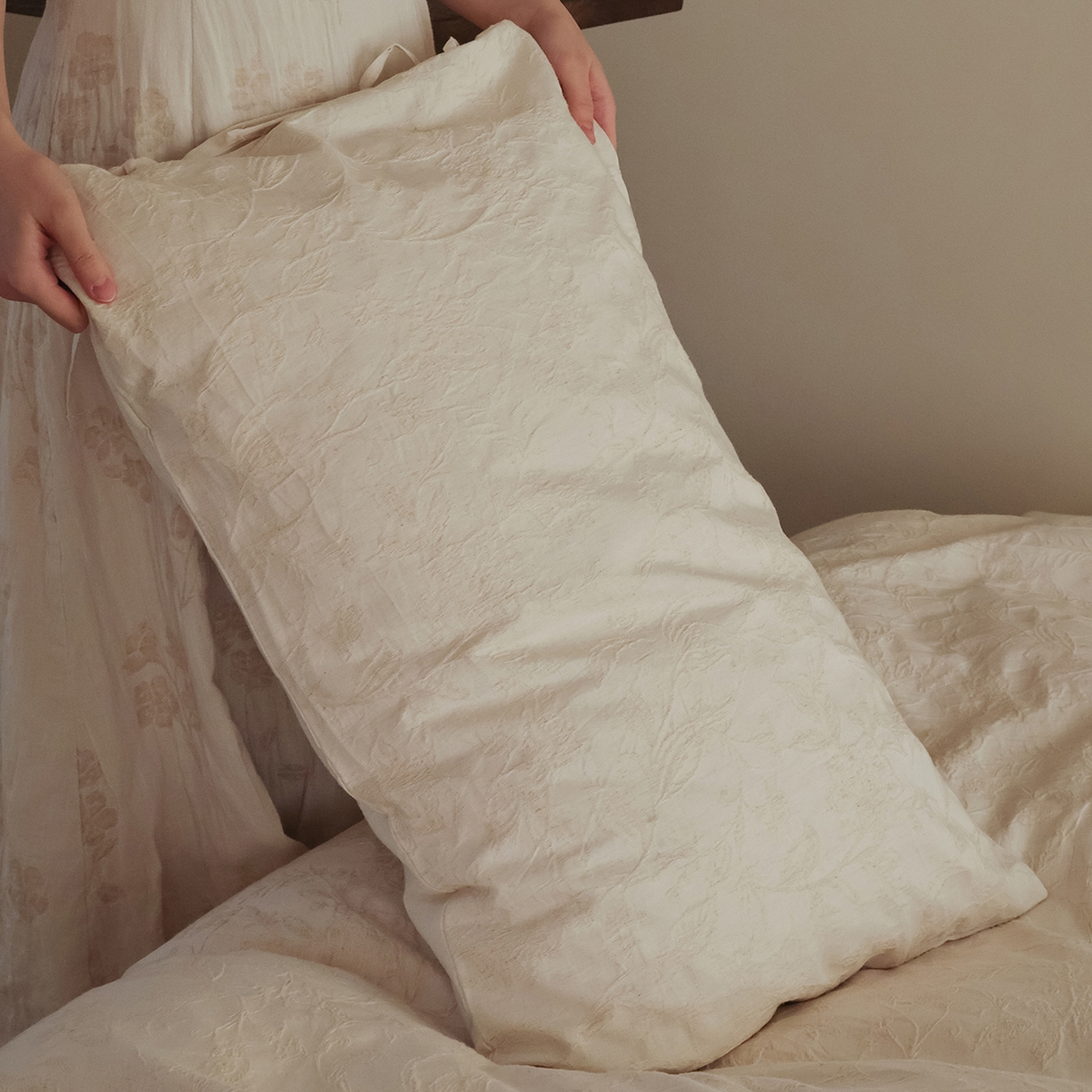 91家纺网 家纺一手货源 找家纺 极简 2026新款全棉亚麻浮雕提花四件套（控价：小号195标准295加大313） 花语入梦