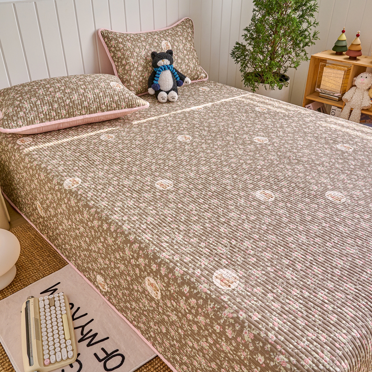 91家纺网 家纺一手货源 找家纺 X猫先生 2026新品A全棉B牛奶绒床盖一面全棉一面牛奶绒床盖炕盖加厚床单床垫四季款系列三 繁花小熊（A棉B绒）