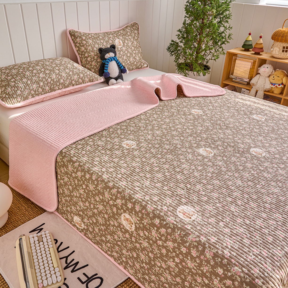 91家纺网 家纺一手货源 找家纺 X猫先生 2026新品A全棉B牛奶绒床盖一面全棉一面牛奶绒床盖炕盖加厚床单床垫四季款系列三 繁花小熊（A棉B绒）