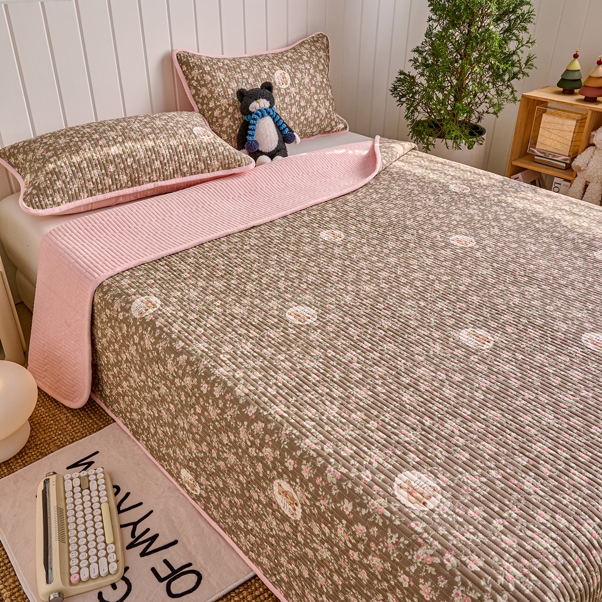 91家纺网 家纺一手货源 找家纺 X猫先生 2026新品A全棉B牛奶绒床盖一面全棉一面牛奶绒床盖炕盖加厚床单床垫四季款系列三 繁花小熊（A棉B绒）