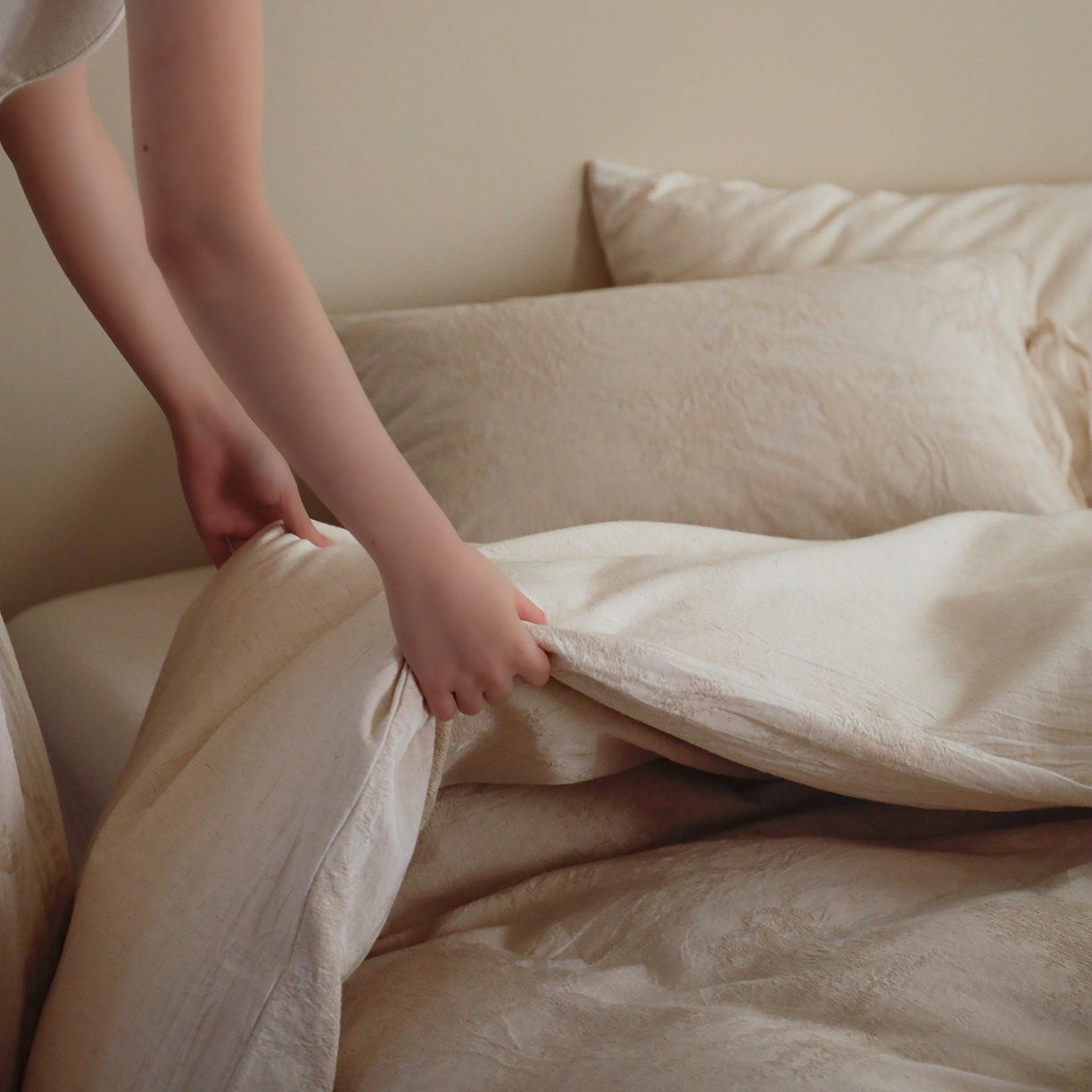 91家纺网 家纺一手货源 找家纺 极简 2026新款全棉亚麻浮雕提花四件套（控价：小号195标准295加大313） 林间絮语