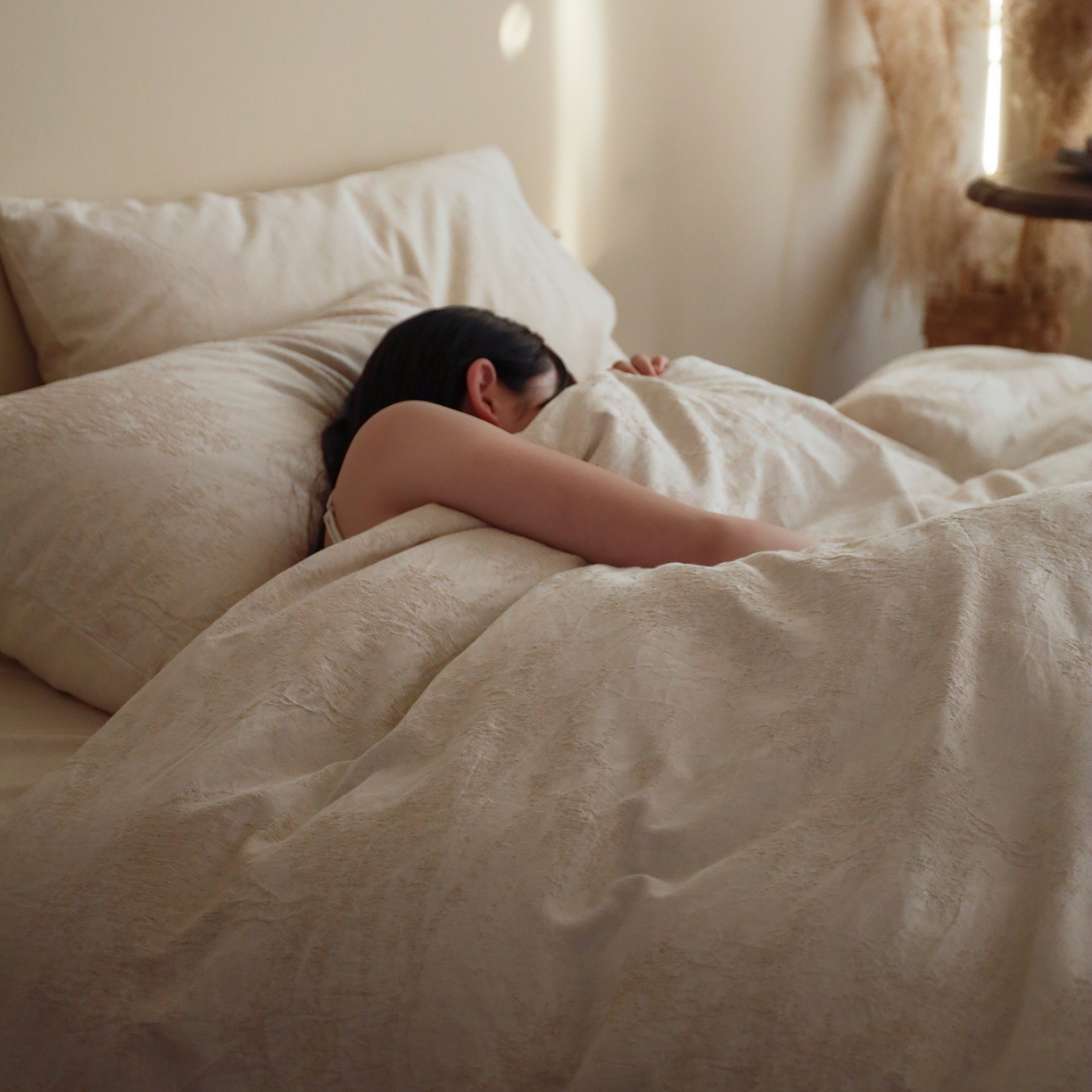 91家纺网 家纺一手货源 找家纺 极简 2026新款全棉亚麻浮雕提花四件套（控价：小号195标准295加大313） 林间絮语