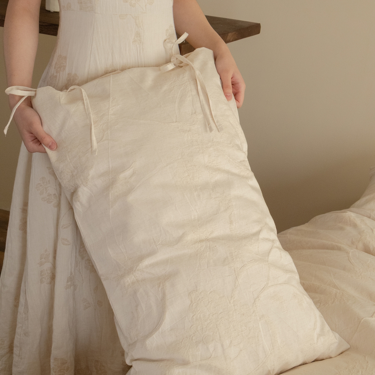 91家纺网 家纺一手货源 找家纺 极简 2026新款全棉亚麻浮雕提花四件套（控价：小号195标准295加大313） 素秋叶韵