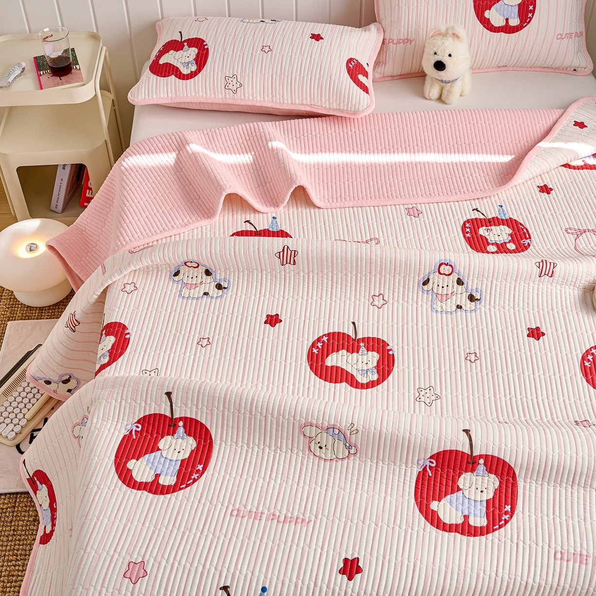 91家纺网 家纺一手货源 找家纺 X猫先生 2026新品A全棉B牛奶绒床盖一面全棉一面牛奶绒床盖炕盖加厚床单床垫四季款系列三 甜心苹果派（A棉B绒）