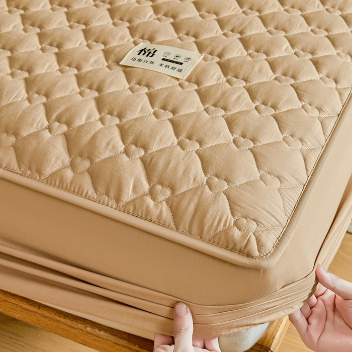 91家纺网 家纺一手货源 找家纺 卡诗兰 2026新款夹棉全棉床笠 爱心-暖栗卡