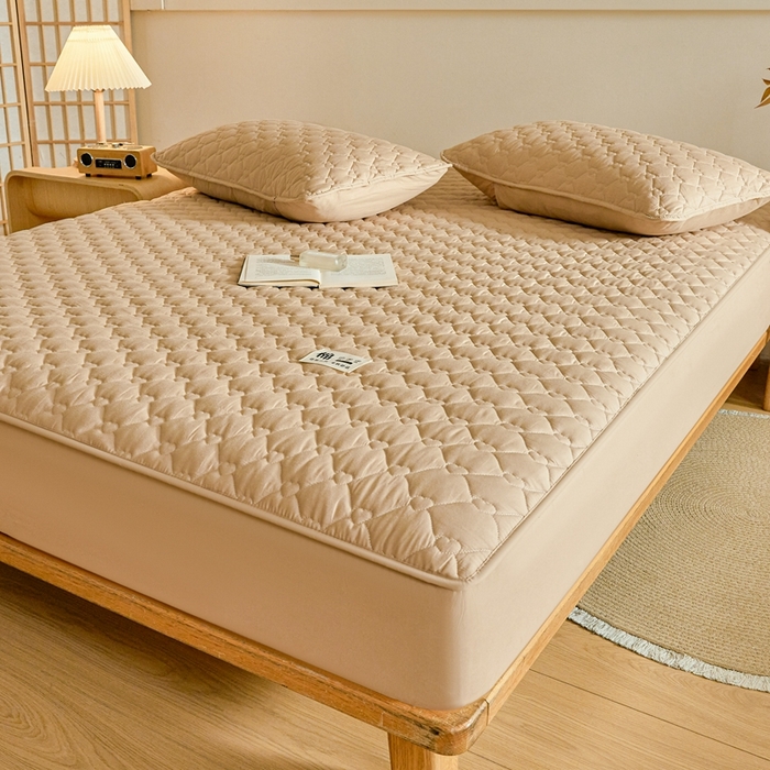 91家纺网 家纺一手货源 找家纺 卡诗兰 2026新款夹棉全棉床笠 爱心-暖栗卡