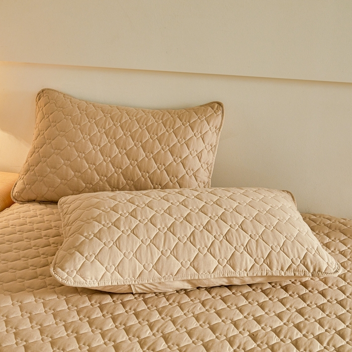 91家纺网 家纺一手货源 找家纺 卡诗兰 2026新款夹棉全棉床笠 爱心-暖栗卡