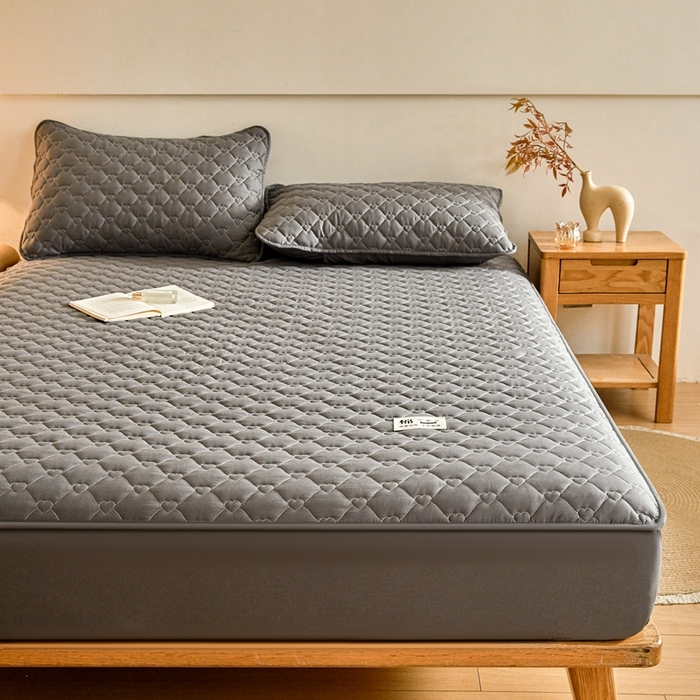 91家纺网 家纺一手货源 找家纺 卡诗兰 2026新款夹棉全棉床笠 爱心-石墨灰